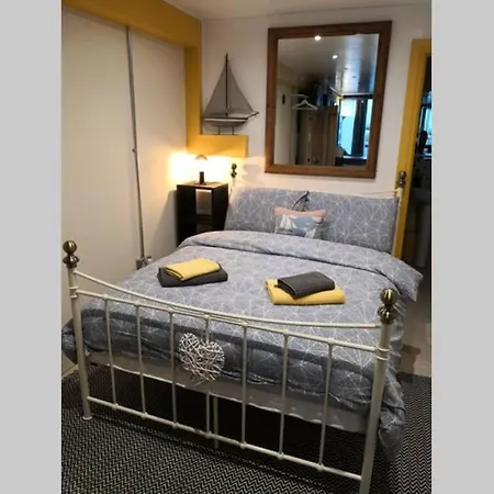 The Old Boat House Apartment *